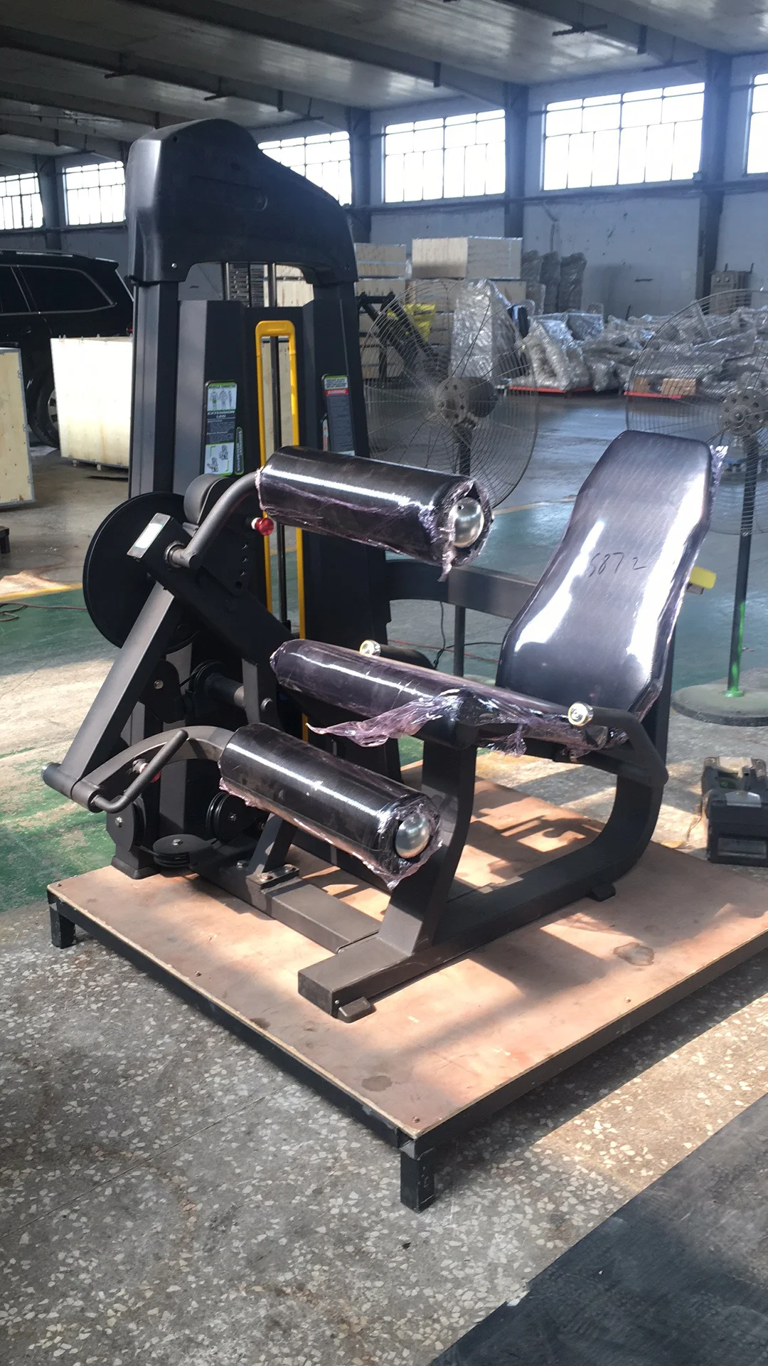 レッグカールマシン カーディオトレーニングレッグエクステンションマシンジム機器