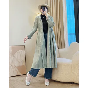 Women's Vintage Black Khaki Trench Coat Autumn Winter High-End Flare Sleeve Hat Detachable Zipper Closure