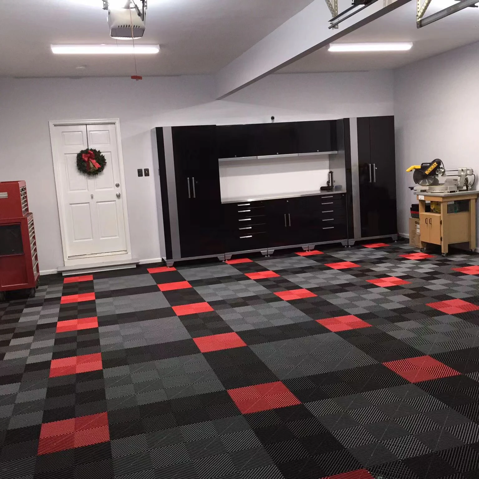 PP Interlocking Mat Anti Slip Interlocking Drainage Garage Floor Tiles Plastic Indoor Floor Graphic Design Free Sample