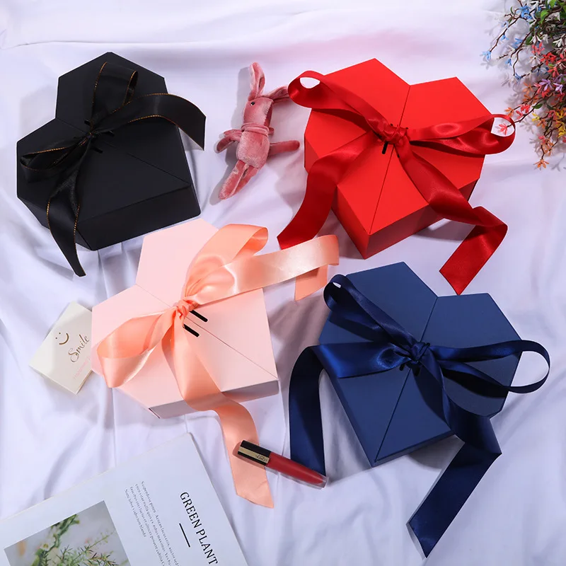 Customized Logo Heart Cardboard Boxes for Gift Packaging