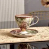 Taza roja y platillo-C