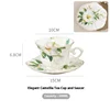 Eleganti tazze e piattini di camelia