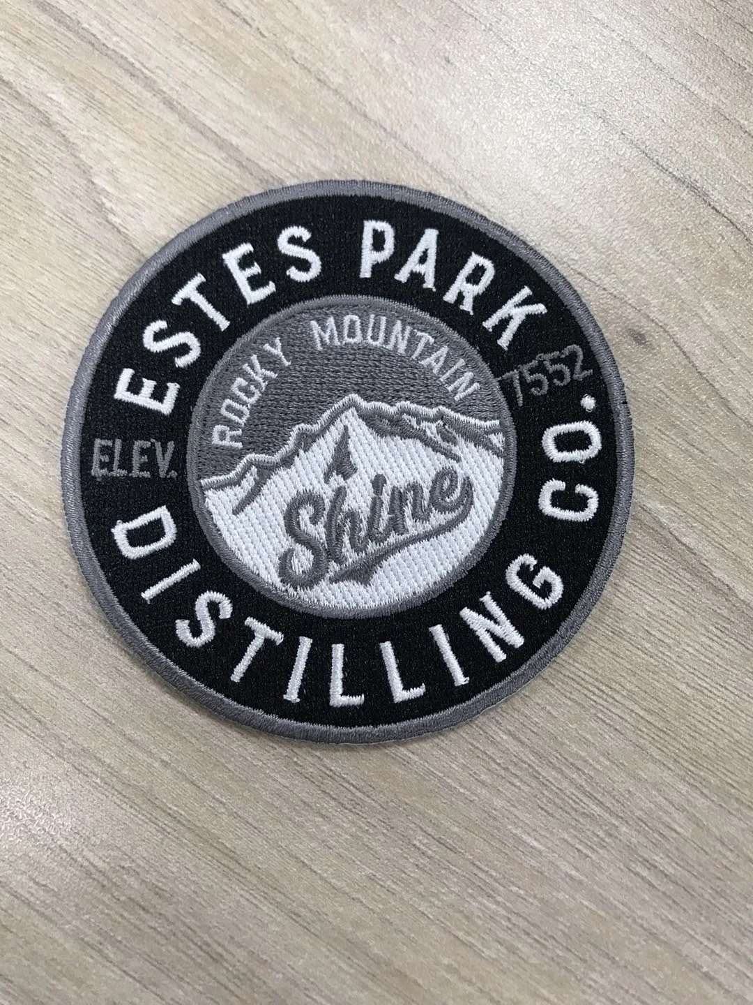 Custom Polyester Embroidered Patches Iron-on Backing Embroidery Patches for Clothing