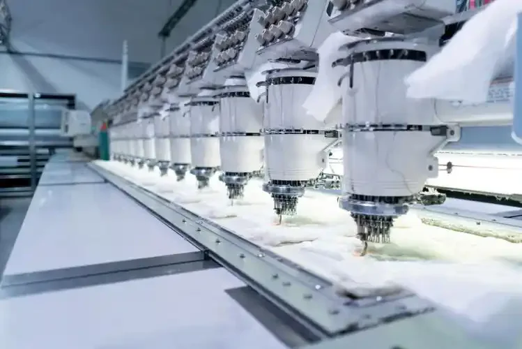 Guangzhou Liangying Clothing Trading Co., Ltd. 2