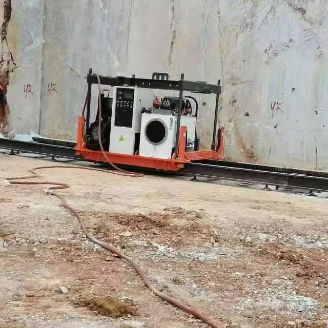 Rail-mounted chain arm saw, 75 kW, 8 m cut height