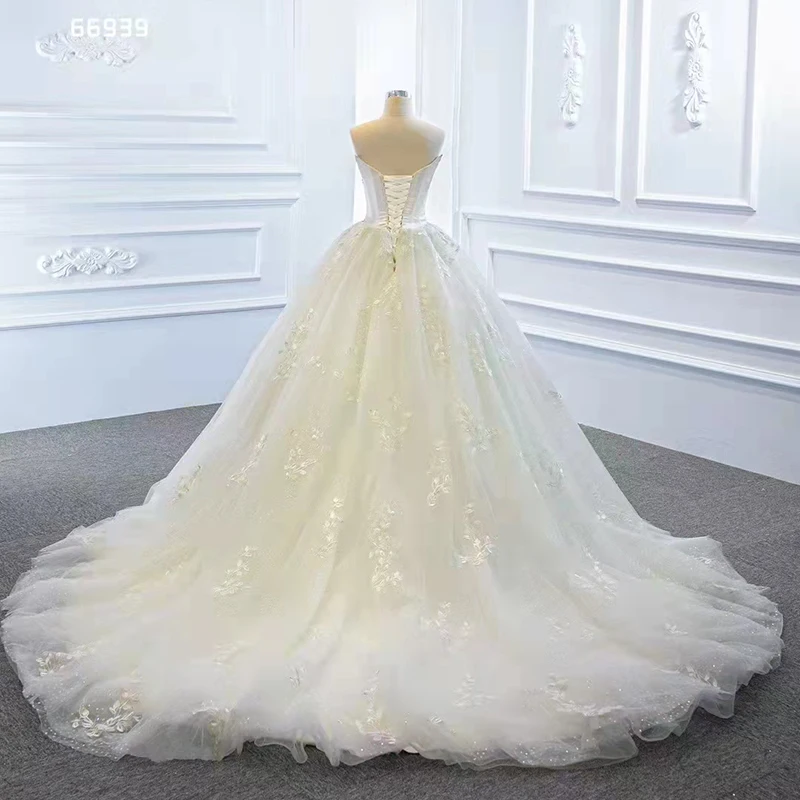Simple White and Gold Sequins Bridal Sweetheart Gown  Elegant Tea-Length Wedding  Dress with Appliques & Beading