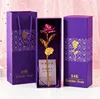 Rosa rosso scarlatto con scatola viola