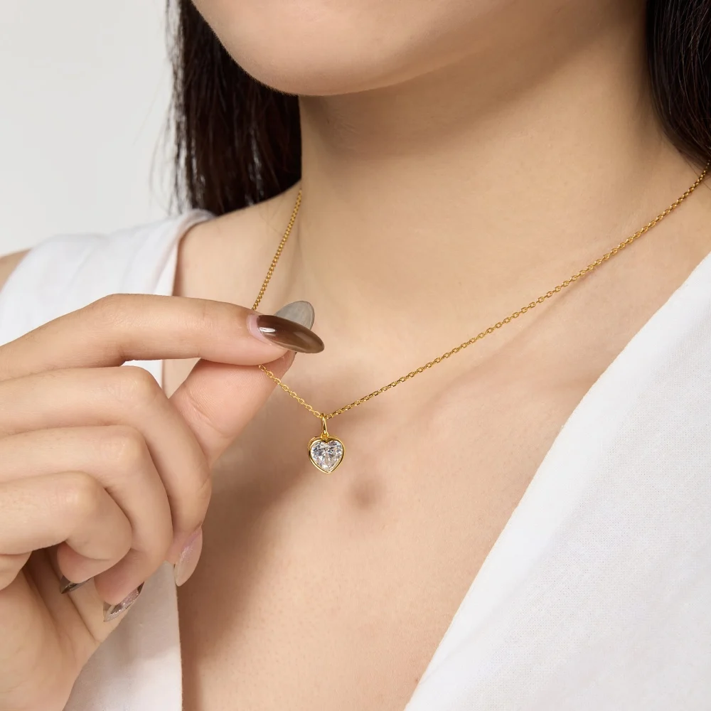 KAKODIY's best choice for Valentine's Day gift 925 sterling silver rhodium-plated 18K gold chain 5A zircon heart-shaped love pendant necklace detail 1
