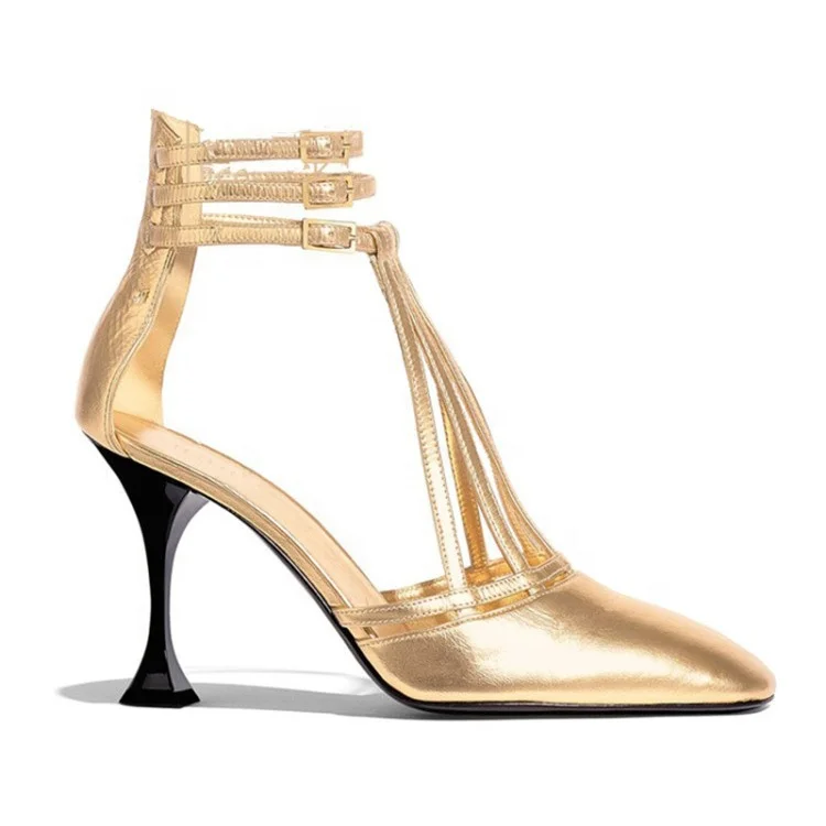 Zapatos De Tacón Alto Dorado, Zapato De Bomba De Cacerola Foto de archivo -  Imagen de princesa, calzado: 161767854