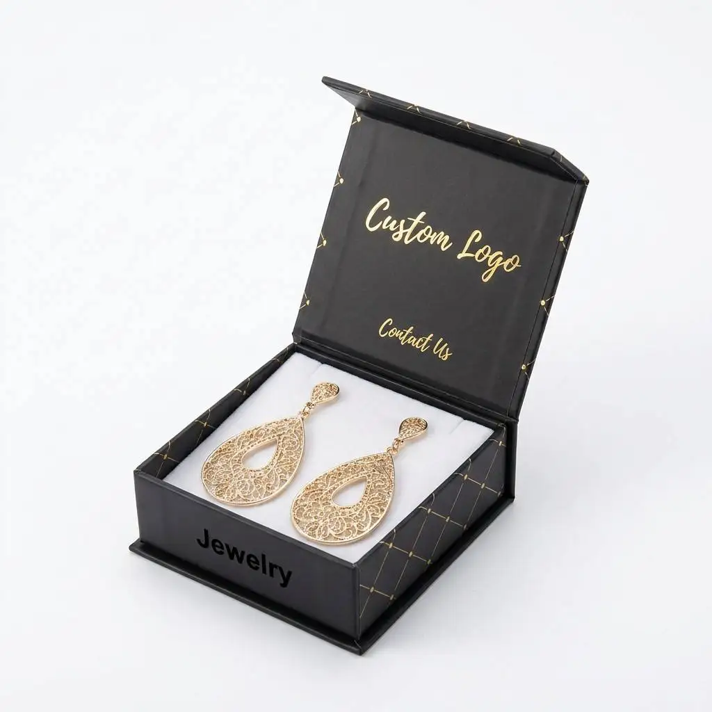 Aangepaste waterdichte matzwarte magnetische klappakker sieraden cadeaubox met goudgeprent luxe verpakking, groothandel, OEM, fluwelen inzetstukken