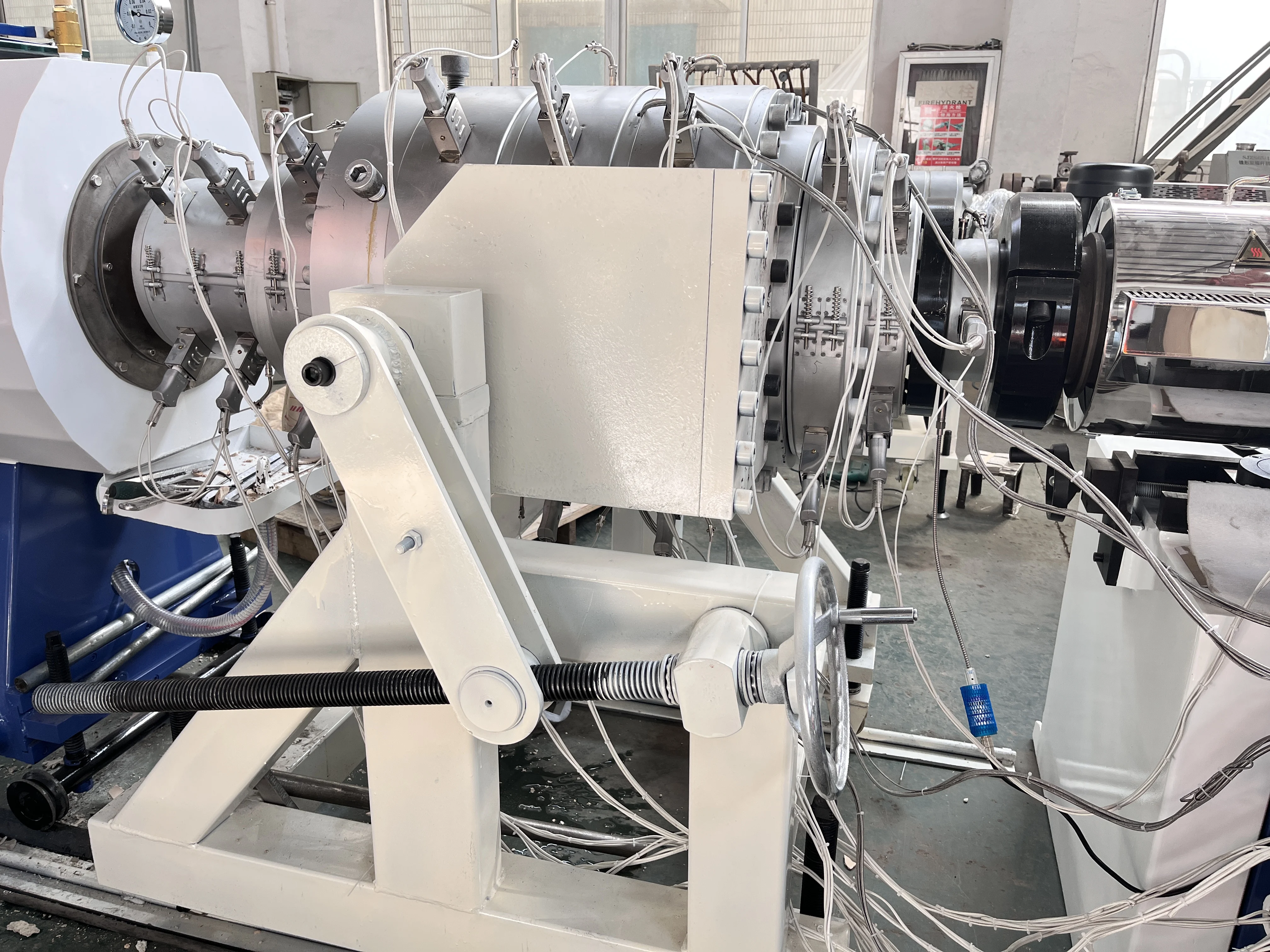 Qiangsheng PE PVC HDPE Gas/Water Garden Discharge Supply Flexible Wire Steel Hose Reinforced Electric Conduit Pipe Tube Machine