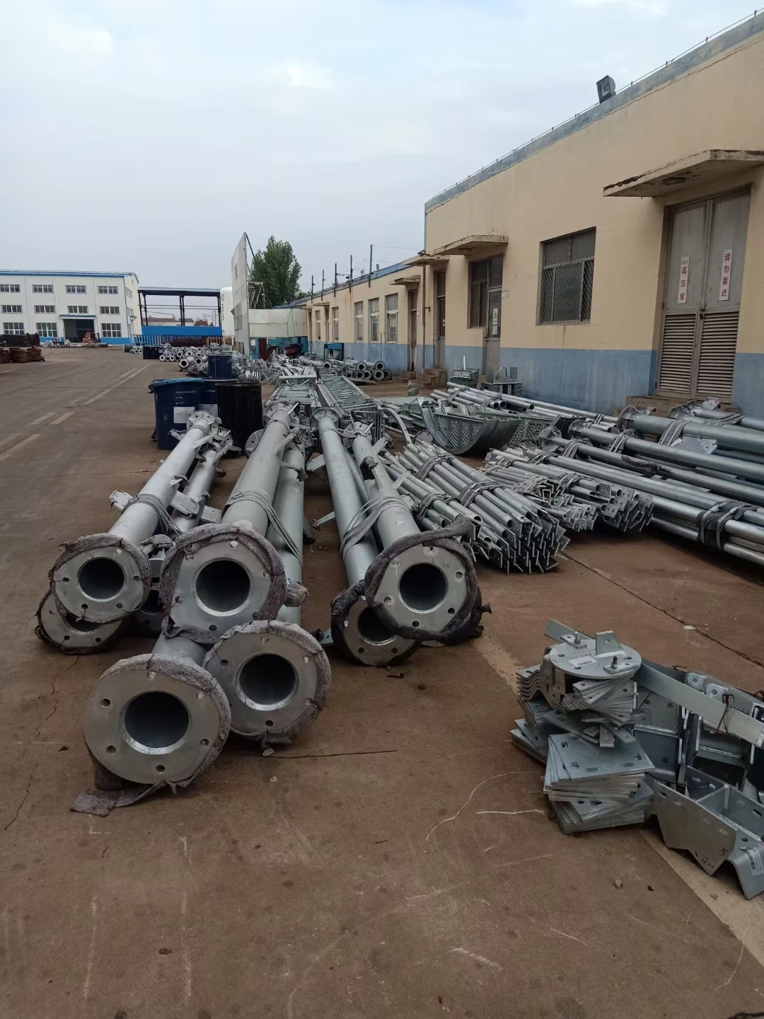 High Quality Galvanized Steel Three-Legged Telecom Tower Monopole Design for 5G Signal Transmission factory