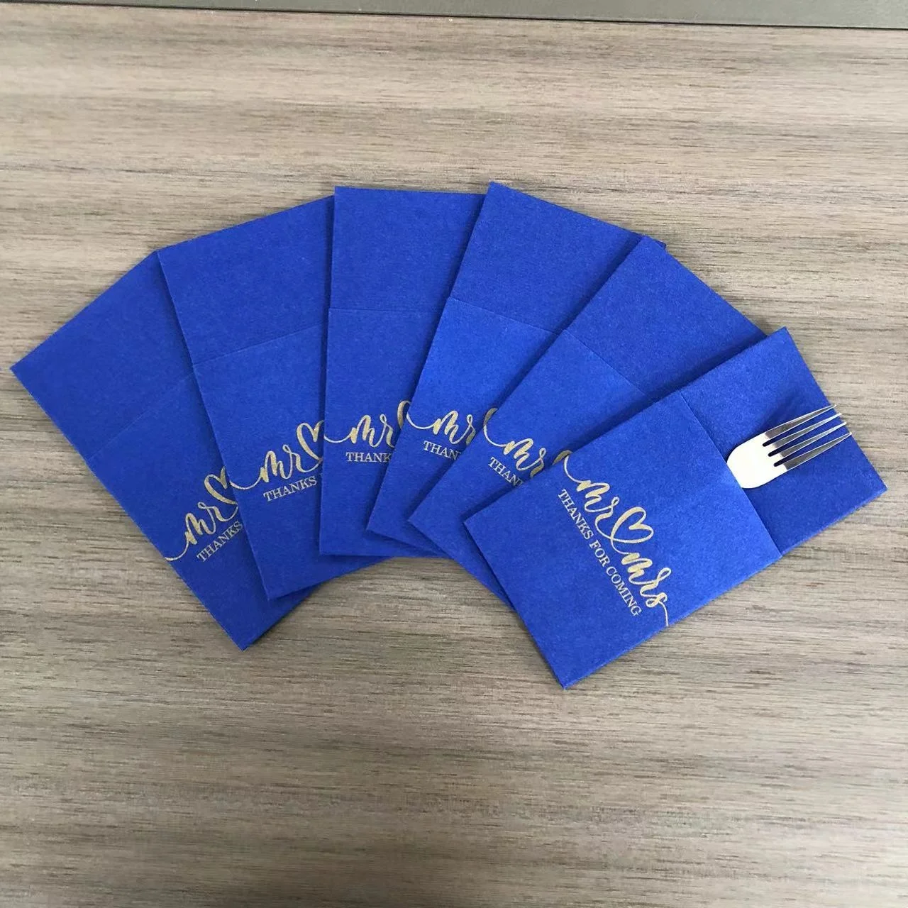 Высокое качество Буле салфетки Бумага с золотым логотипом персонализированные свадебные салфетки одноразовые цветные салфетки для ужина