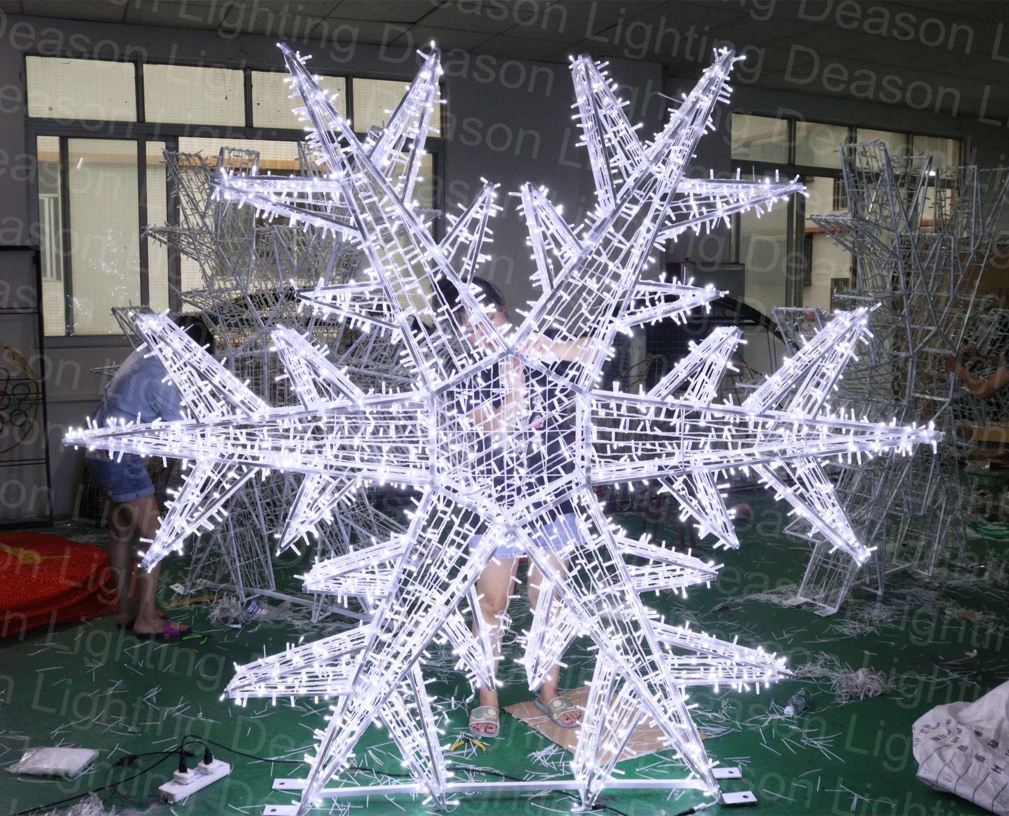 12 Décorations Noël Flocons Neige 10cm - Suspensions Paillettes Blanc Christmas Concepts