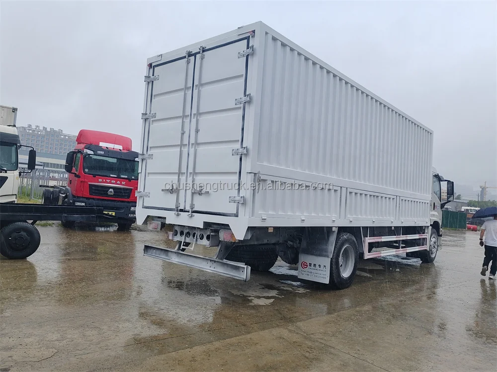 Isuzu GIGA 4x2 10tons Payload Wing Van Cargo Truck for Goods Transportation Factory Price