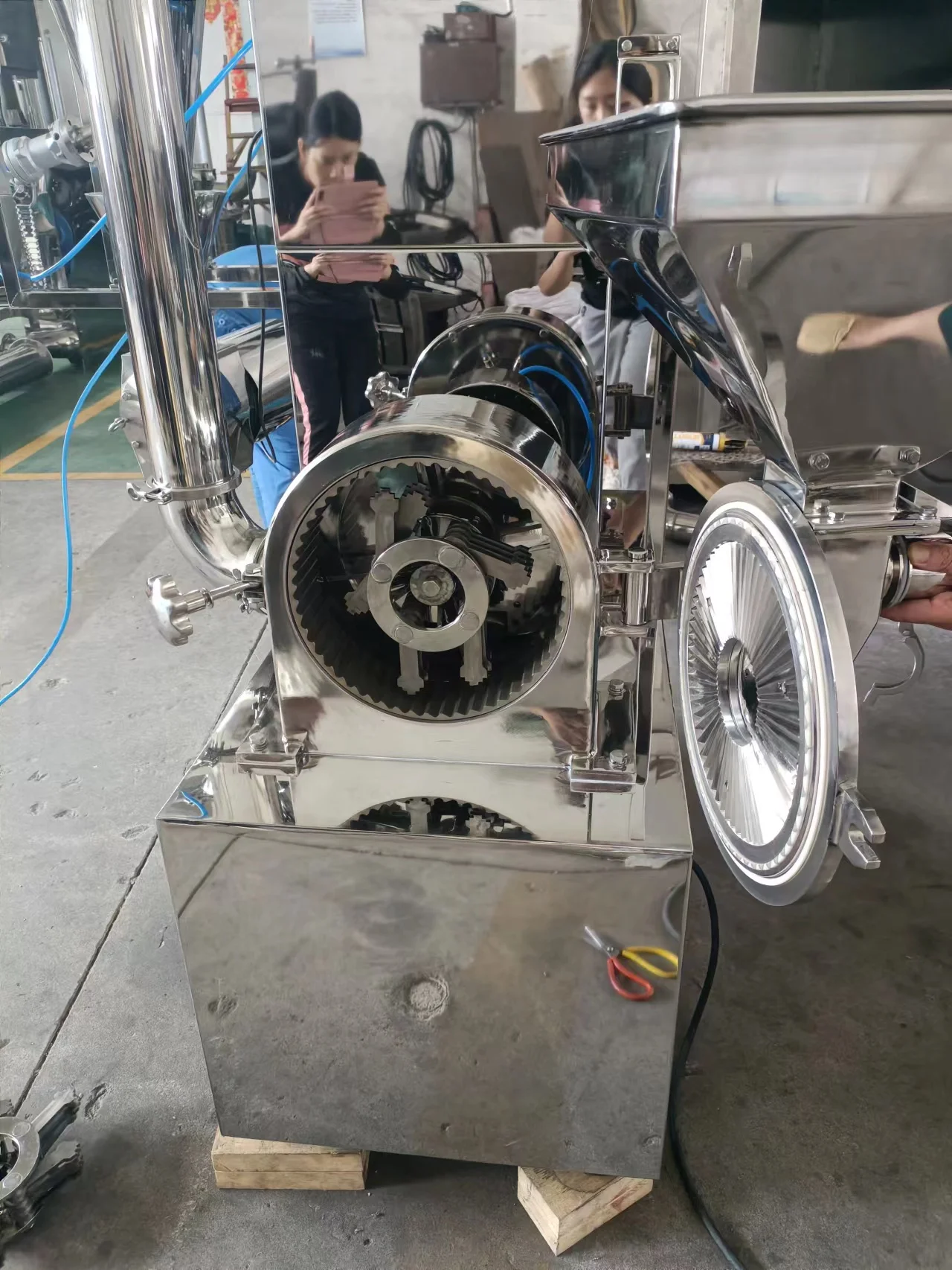 Automatic Hammer Mill Maca Ultra Fine Powder Pulverizer Machine with Water Cooling System