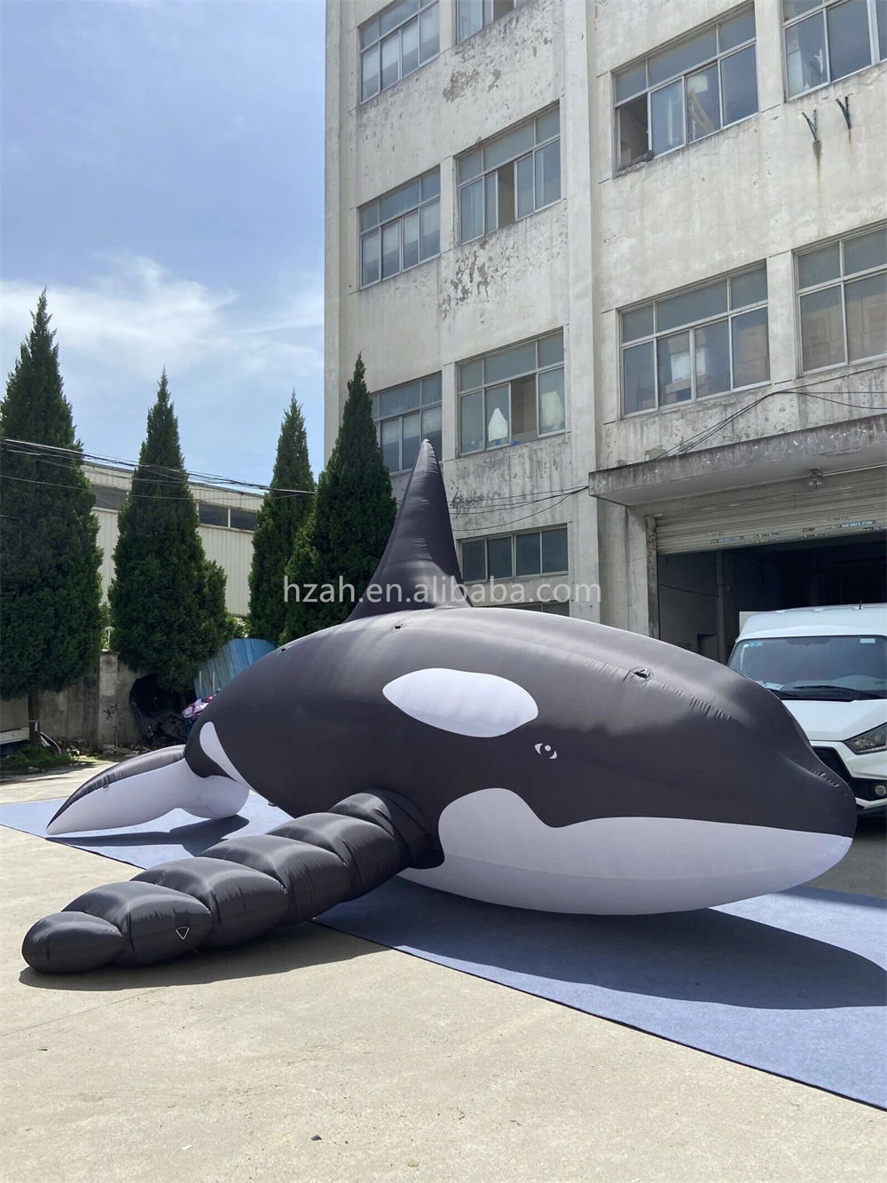 快適グッズ・旅行小物 TKNK PRODUCTS hanging whale Hanging Inflatable Whale - Life Size Killer Whale Model