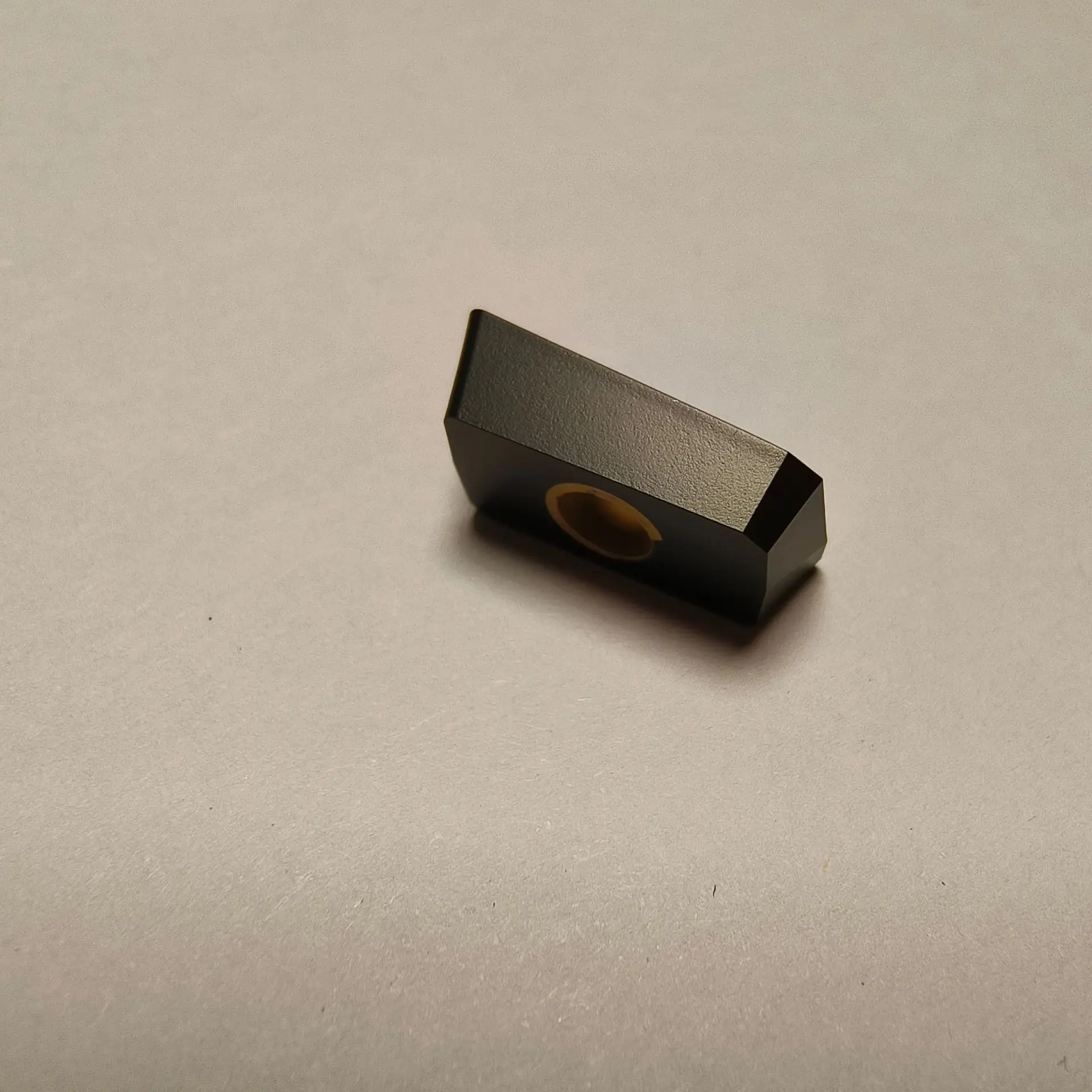 Cemented Carbide CVD-Coated CNC Insert APMT160408PDER-H2 for Lathe and Cast Iron Machining