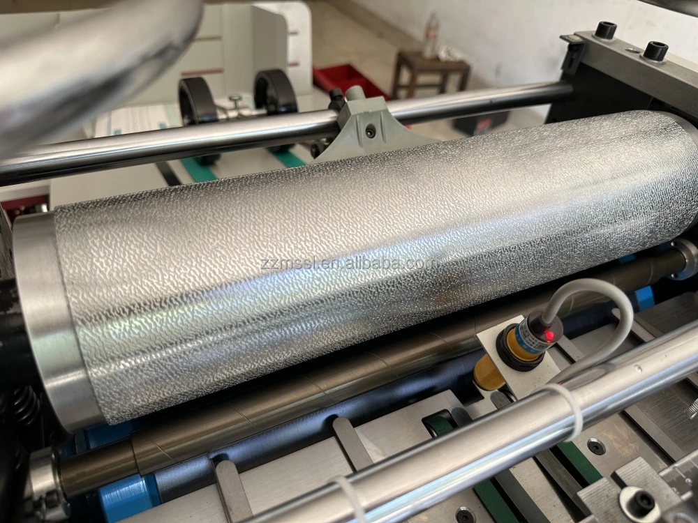 自動PVCカードエンボッサー、紙カードデジタルエンボス加工機、工場