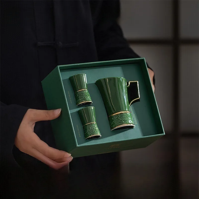 Оптовая продажа Прямая поставка с фабрики набор фарфоровых бутылок и чашек керамических для вина