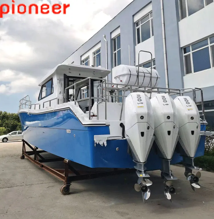 Luxuriöses 13,5 m / 44 Fuß langes Motorboot / Yacht, komfortabel, schneller Sportangeln mit Platz für 12 Personen, Mittelkonsole