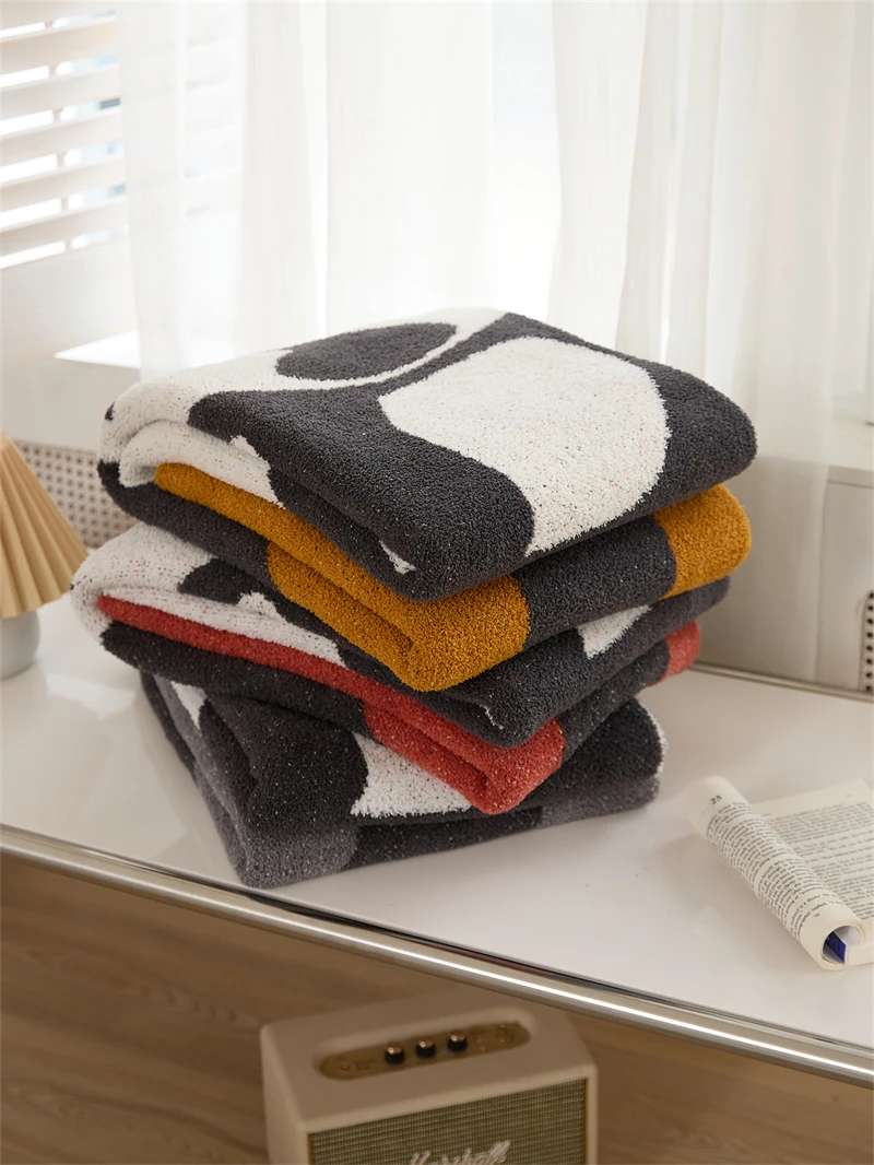 Hot Selling Soft  100% Polyester Knitted Blanket Customizable Throws for Home Decoration Sofa DJF manufacture