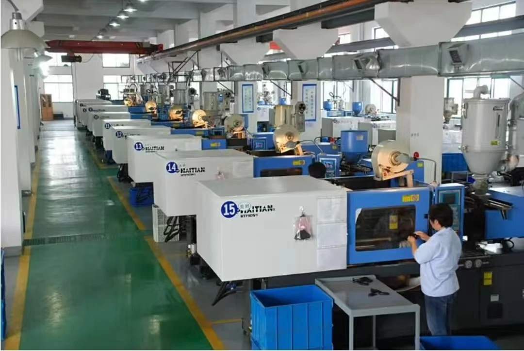 Cangzhou Phoenix Breeding Equipment Co., Ltd. 2