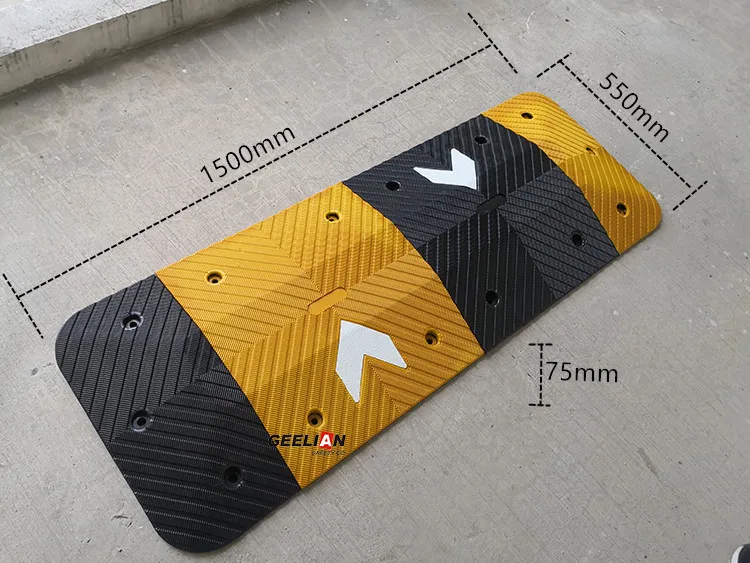 Pyle ポータブル車両交通スピードバンプ - 9.8フィート 高耐久反射プラスチックハンプ 車 トラック 自動車車両 スピードバンプ アスファルトコンク＿並行輸入品 スピードバンプ、道路スピードバンプ、プラスチック製スピードバンプ