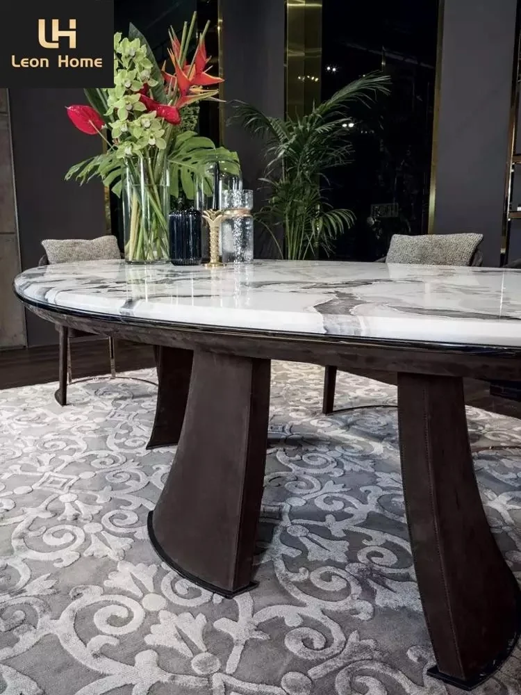 イタリア製の高級三角形大理石天板ダイニングテーブル（8人掛け