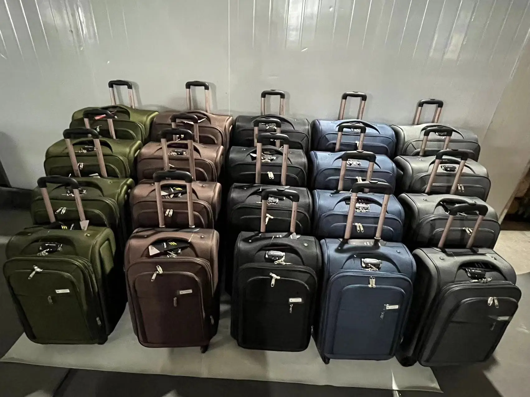 怎样的行李箱可以带上飞机 如果可以带上飞机 行李箱放哪？ - 知乎