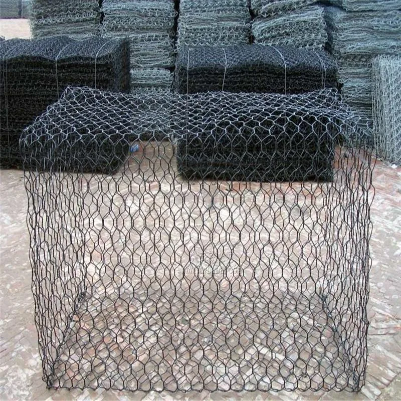 Galvanized chain link wire mesh fence