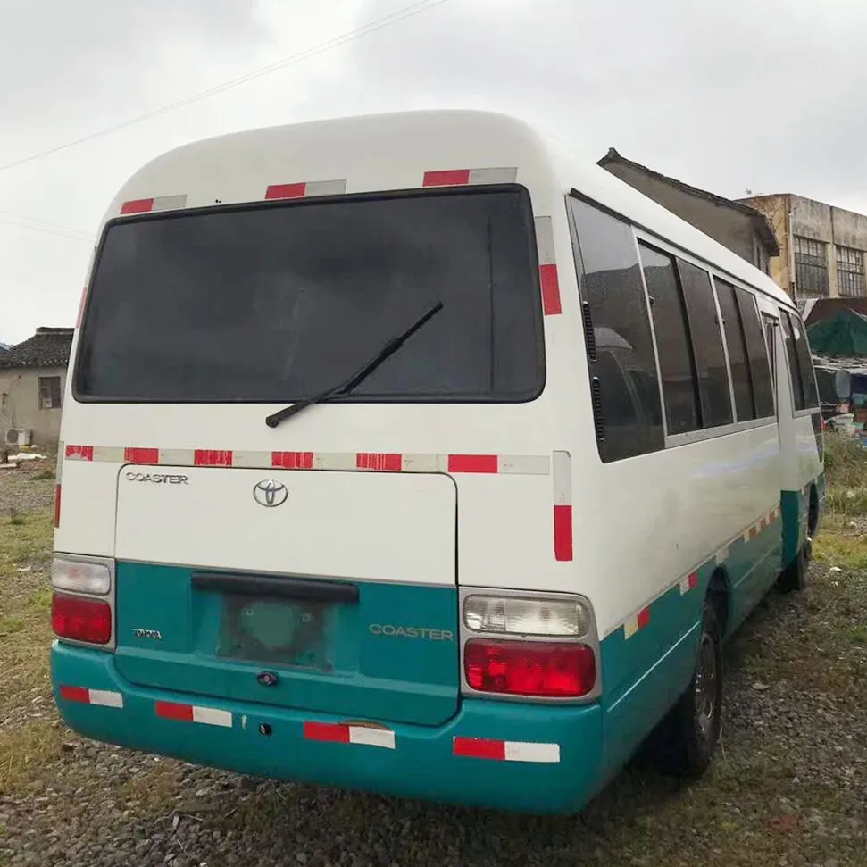 LHD 2017 Япония использовала хорошее состояние Toyot Coaster bus с дизельным двигателем левый привод 23 сиденья Белый Синий дешево для печати