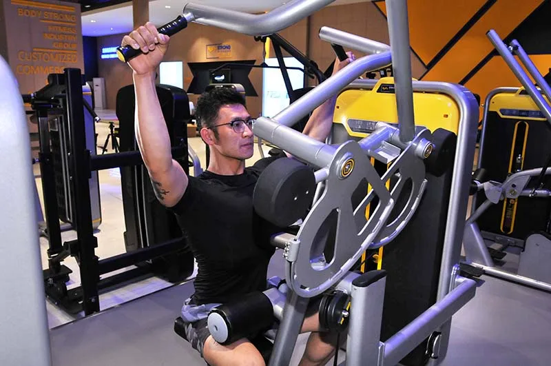 Multi Functional Gym Machines Lat Pull Down Machine Gym Body Building Equipment Lat Row
