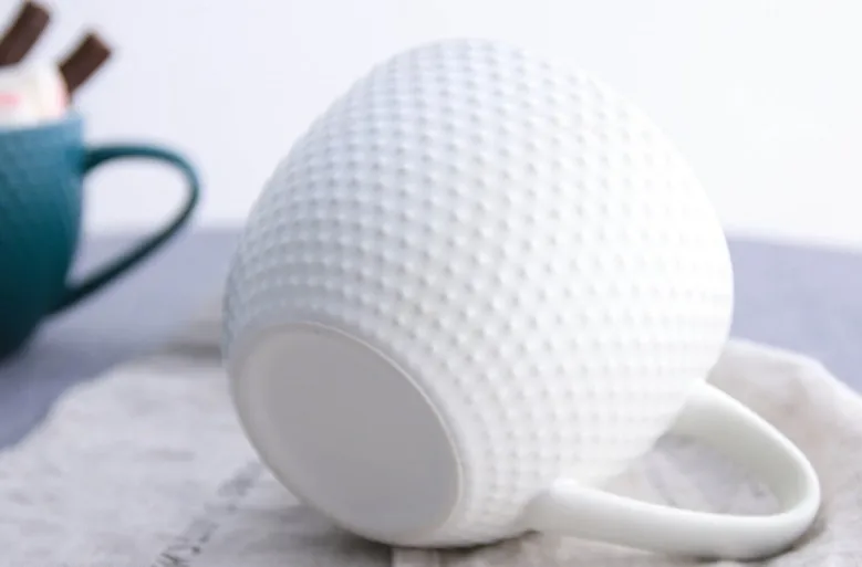 Creative porcelain mug with cork pad