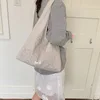 Bolso bandolera de nailon con estampado floral-gris