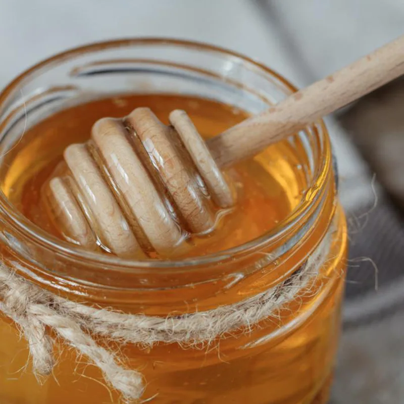 Деревянная палочка для сбора меда