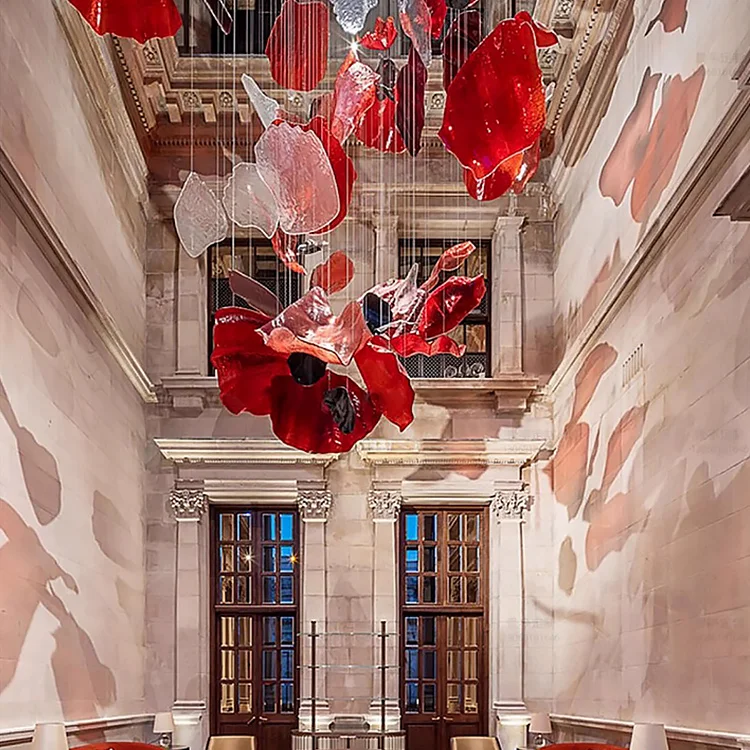 Внутреннее украшение на заказ Люстра для виллы Холла отеля вестибюль лестница красная стеклянная светодиодная проекта