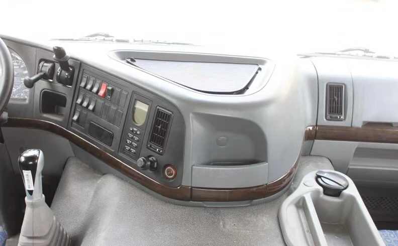 product 2025  new sinotruck howo 42 euro2 tractor truck 290hp tractor head high performance truck trailers-1