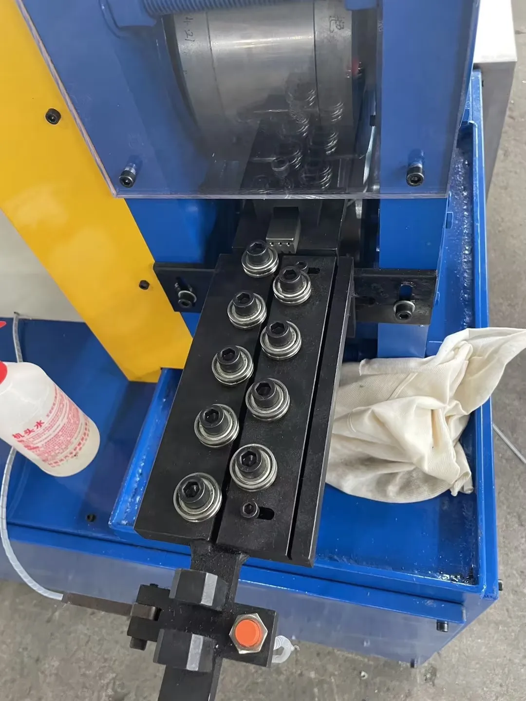 BOBO Machine wire flattening machine / wire band making machine shown in a detail photo for this news article