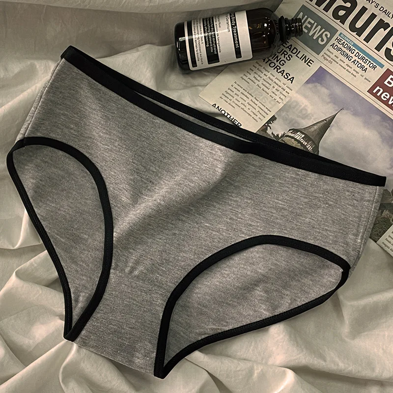 Hot-selling Women's Beautiful Sexy Panties for Woman Underwear Mid-waist Day Black and White Cotton Women's Triangle Pants