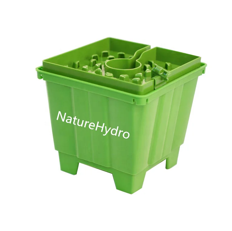 Green Greenhouse Drip Cap Plants Grow in Plastic Tubs