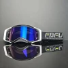 Gafas azules con montura blanca.