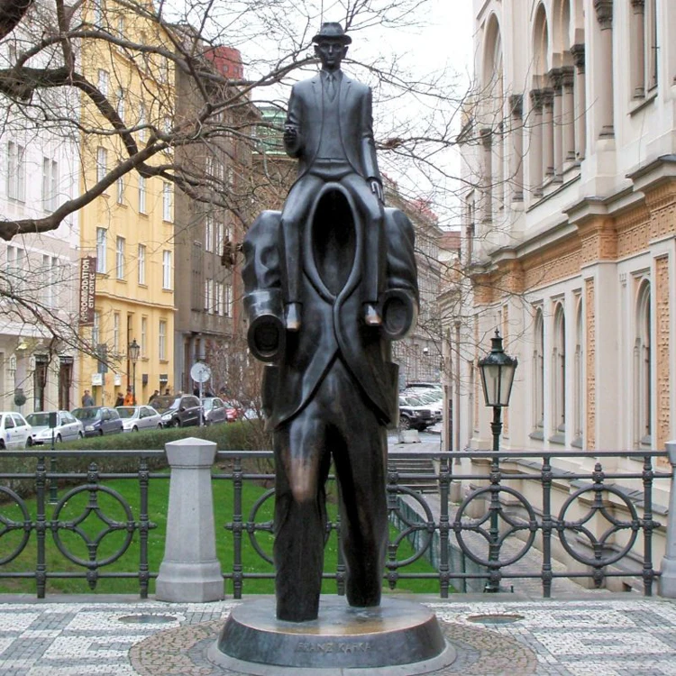 Памятник кафке в праге