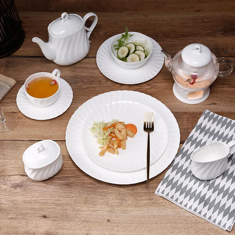 P&T Elegant and Simple White Ceramic Dinnerware Crockery Items White Set Dinnerware Bone China Tableware for Luxury Hotels