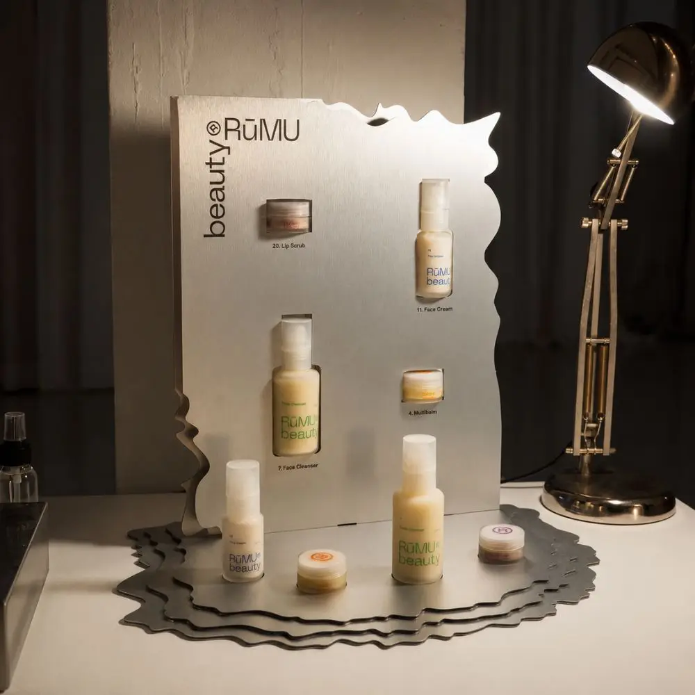 Metal Skincare Display VS Luxury Mirror Acrylic Makeup Display demonstrating raw structural differences