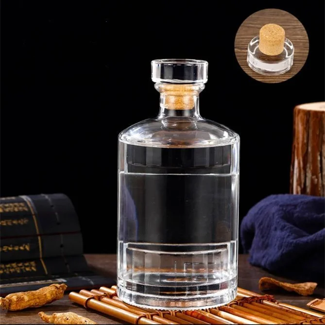 China Manufacturer 750ml Empty Glass Bottle for Whiskey