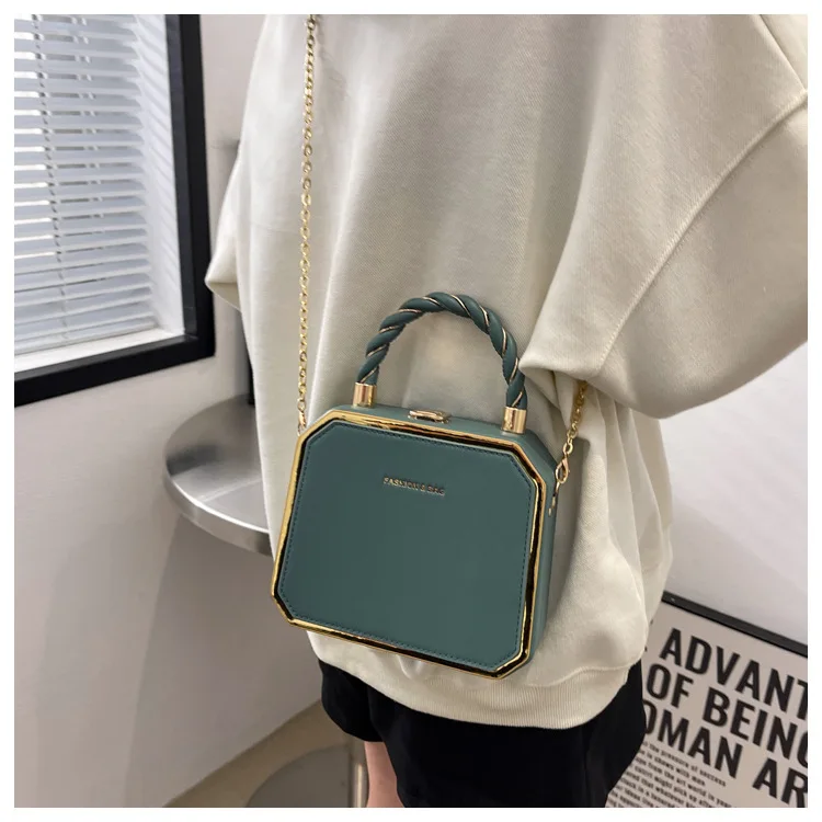Lady Fashionable Handbag Simple Chain Embellished Mini Square Crossbody Bucket Bag Premium Polyester Lined Casual