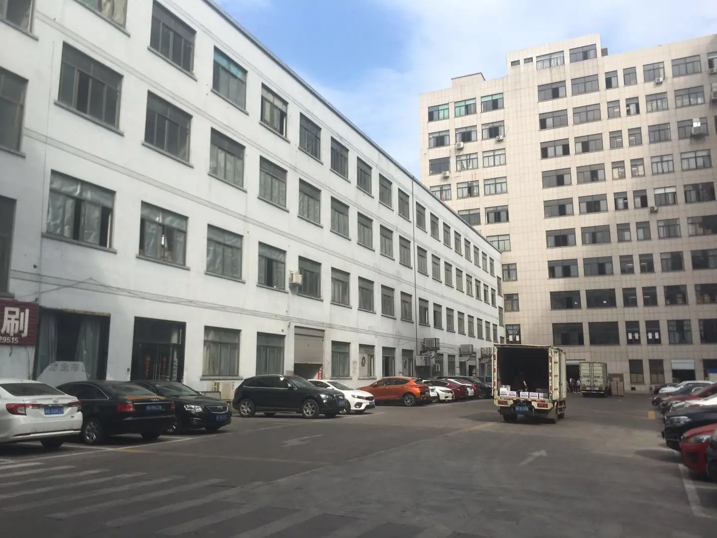 Yiwu Hintcan Trade Co.,ltd 1