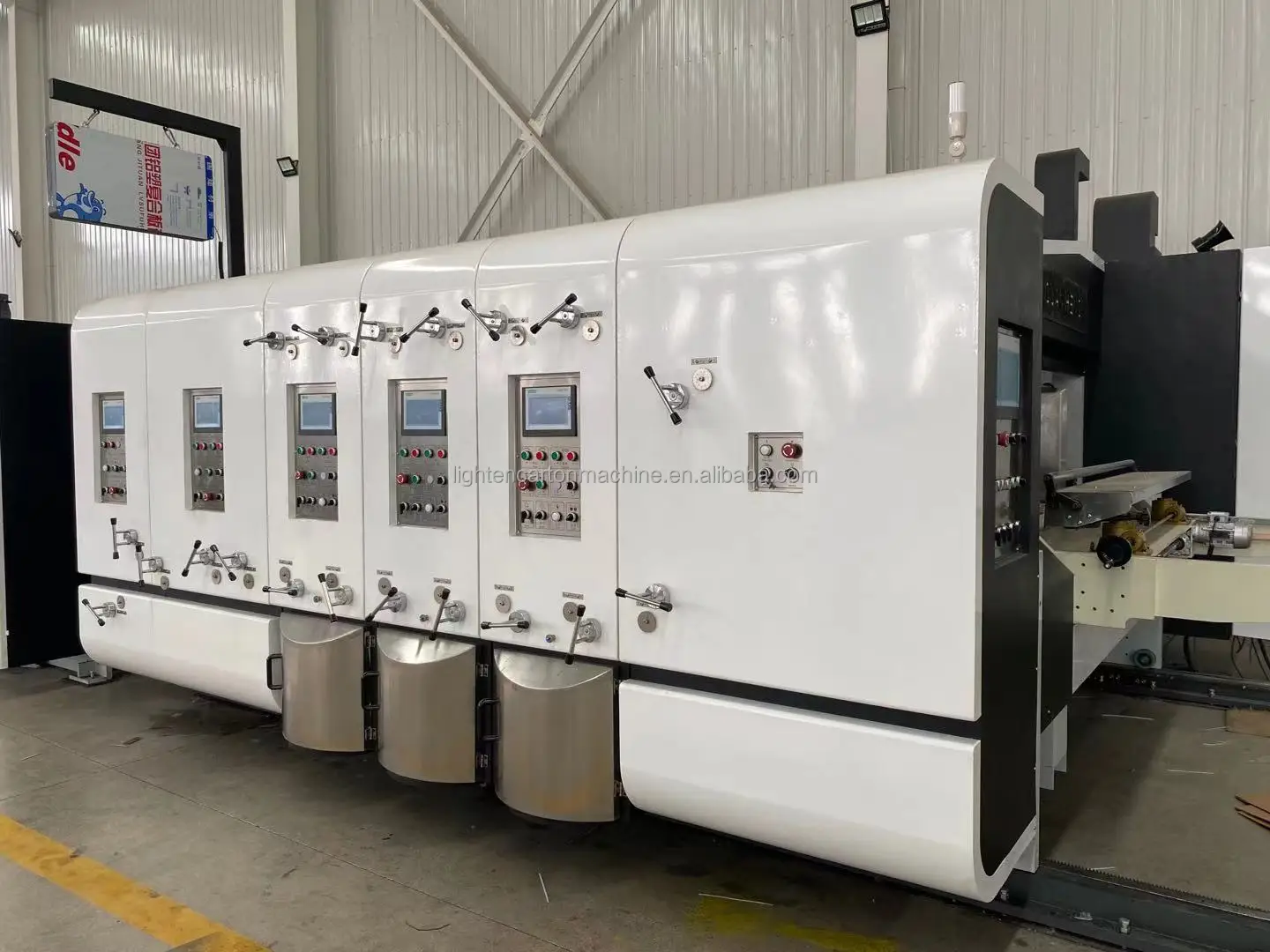 Высокоскоростная машина для производства картонных коробок flexo 2 3 4 вида цветов картонная печатная гофрированный принтер слоттер производителя