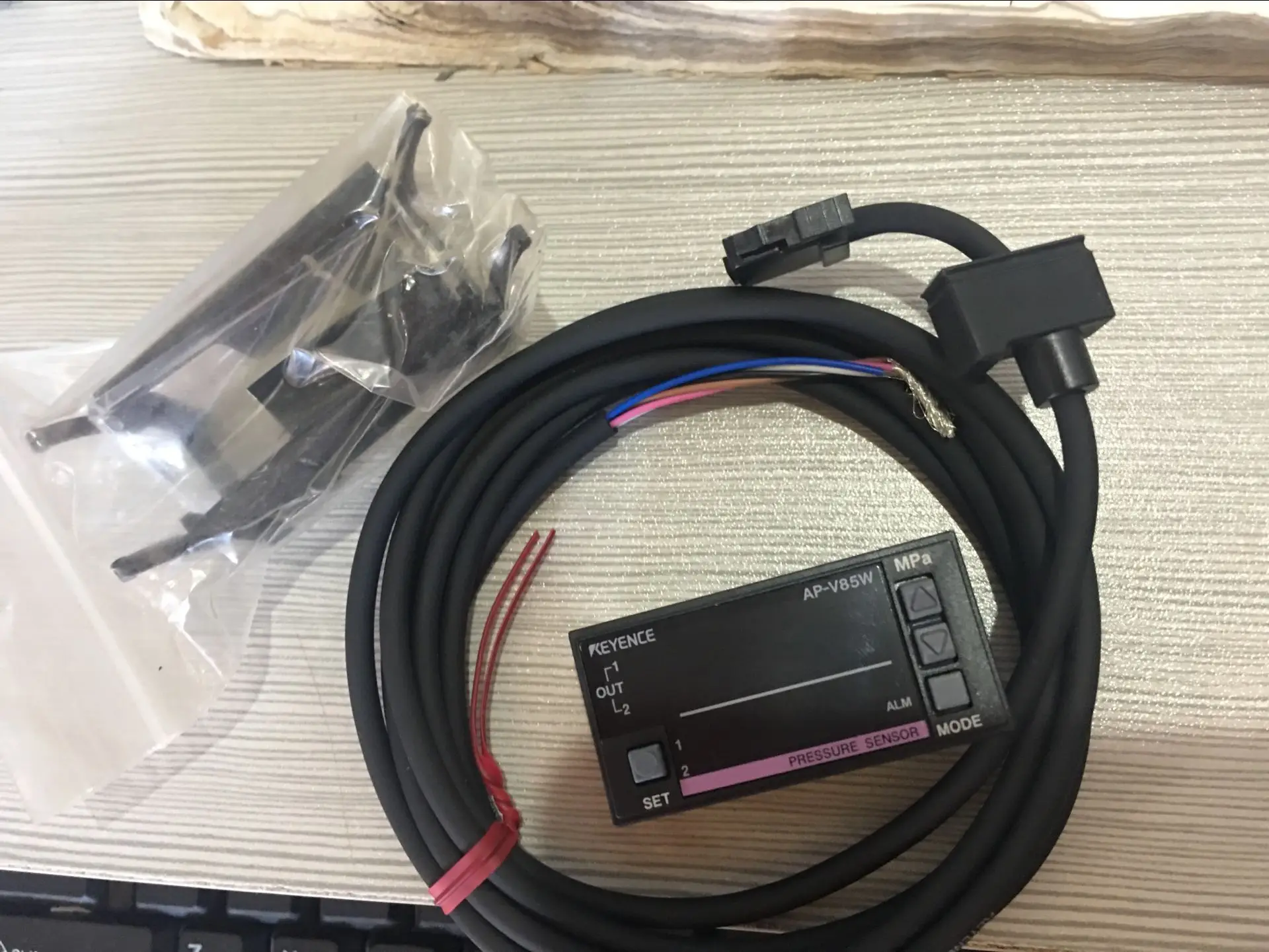キーエンス AP-V80W PNP アンプユニット デジタル圧力センサー表示